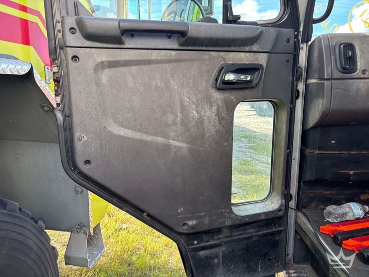 2019-peterbilt-520-image-10