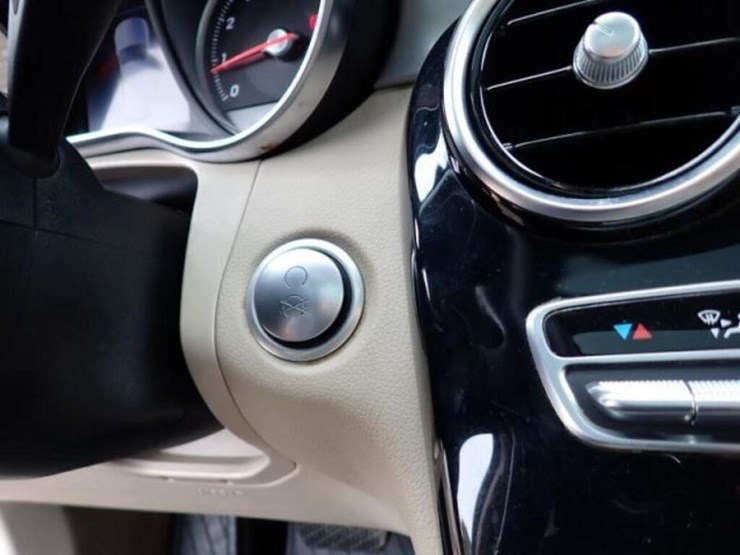 2018-mercedes-benz-glc300-image-17
