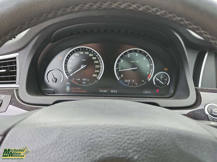 2013-bmw-5-series-550i-gt-xdrive-4dr-sedan-image-18