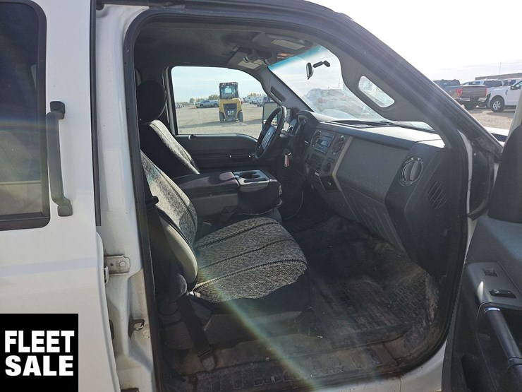 2015-ford-f550-image-16