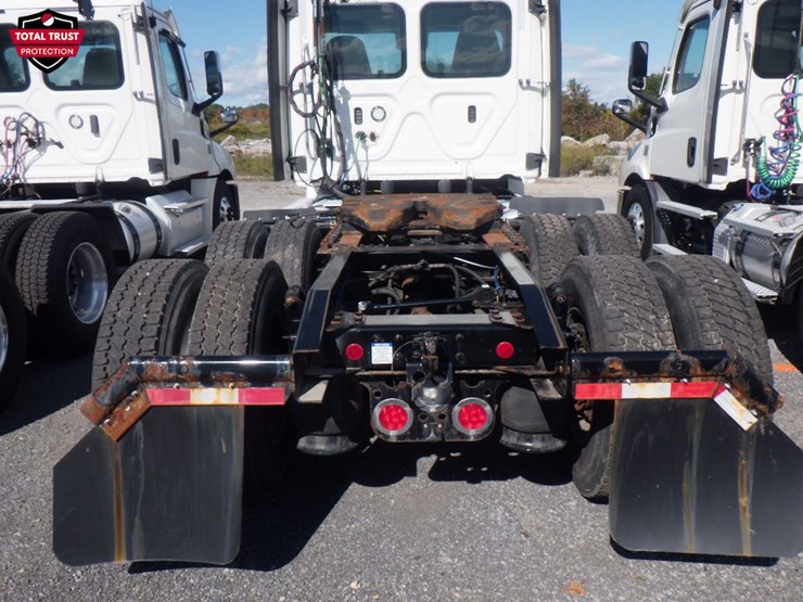 2021-freightliner-cascadia-126-image-8