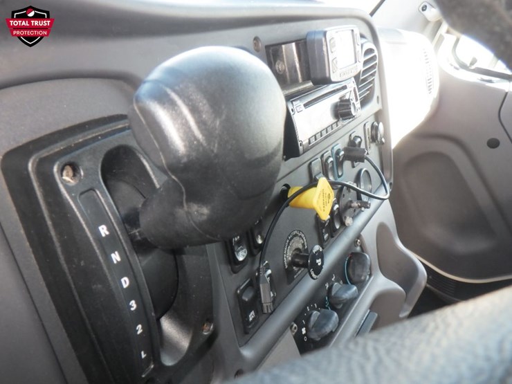 2020-freightliner-m2-106-image-12