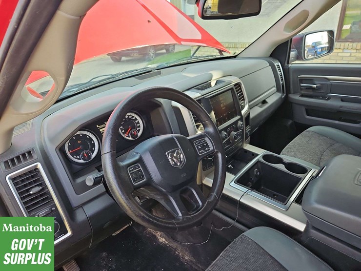 2015-dodge-1500-image-17