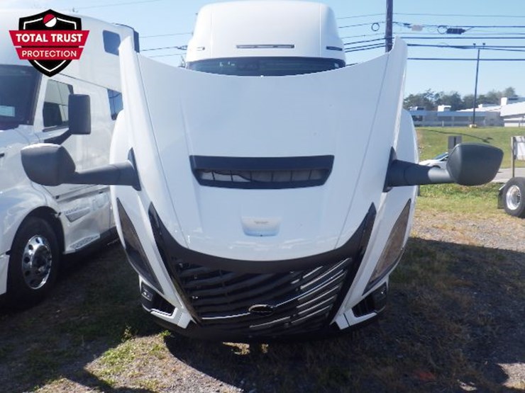 2025-volvo-vnl860-image-25