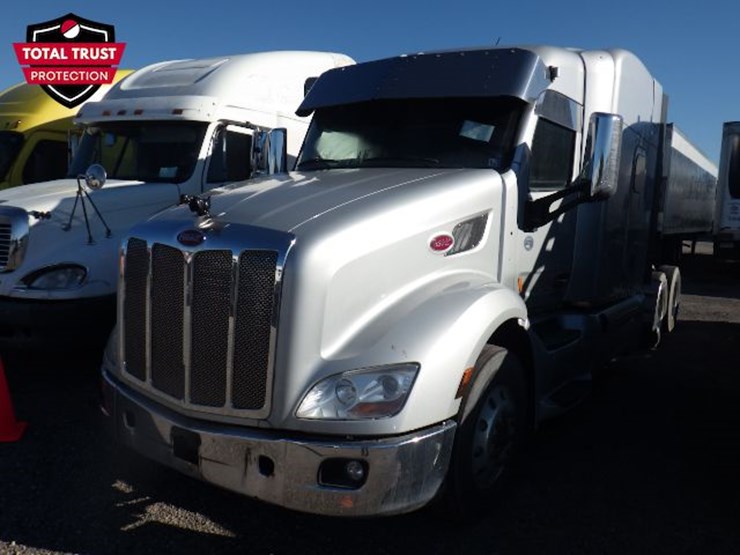 2019-peterbilt-579-image-1
