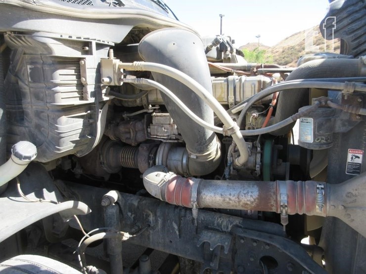 2013-freightliner-cascadia-125-image-5