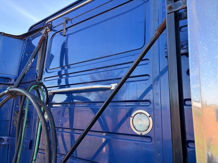 #1849-•-2015-volvo-vnl62-sleeper-cab-truck-tractor-image-19