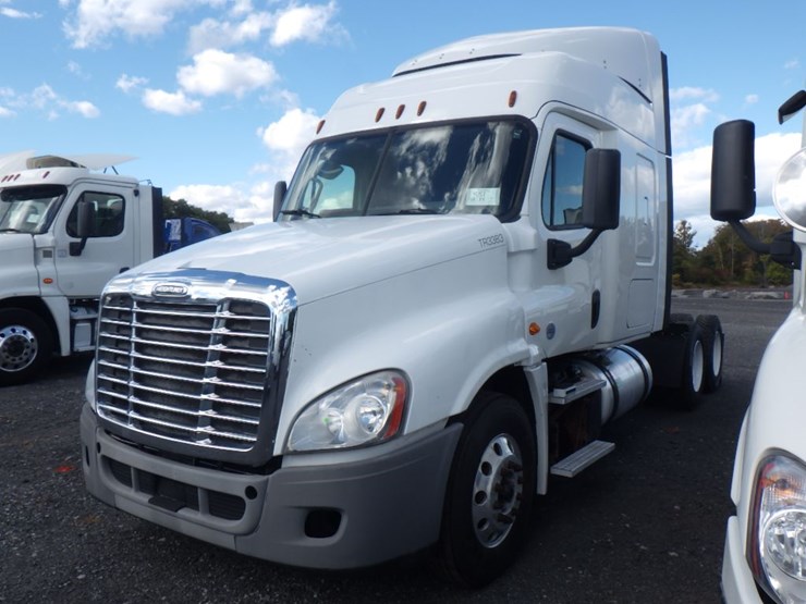 2018-freightliner-cascadia-125-image-1