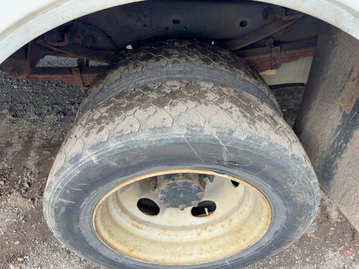 2016-ford-f550-xl-image-10