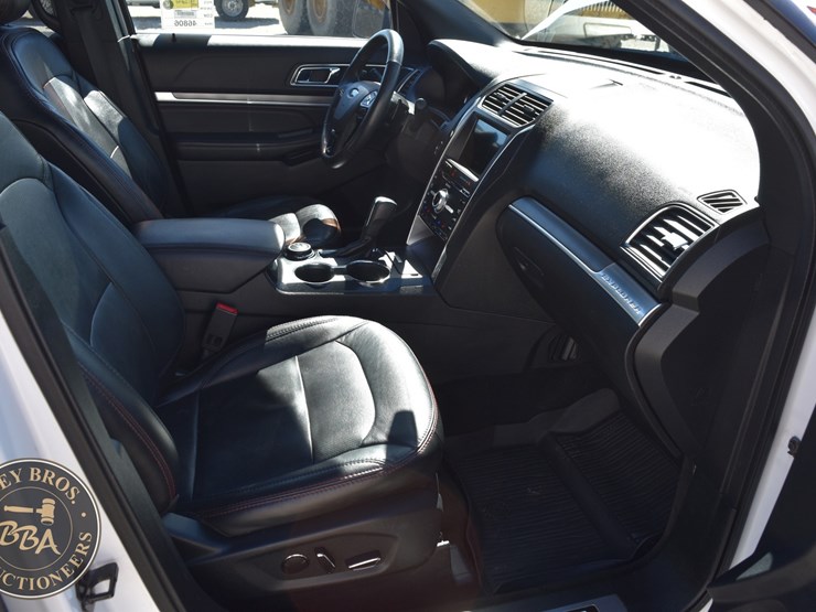 2018-ford-explorer-image-52