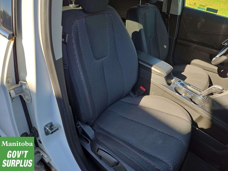 2015-chevrolet-equinox-image-21