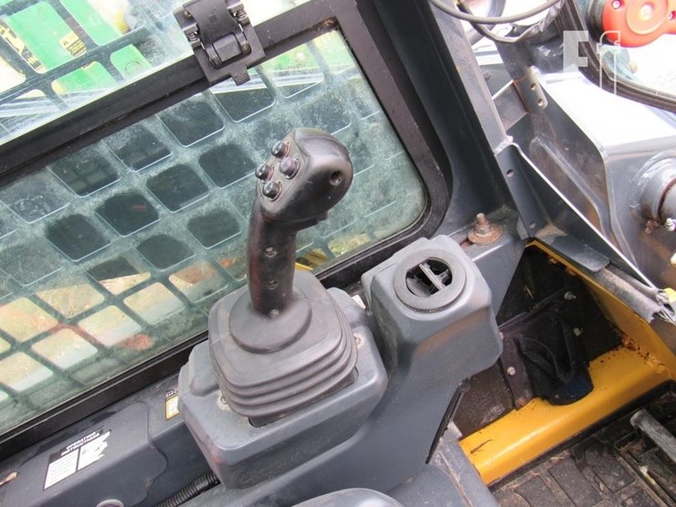 2023-deere-318g-image-5