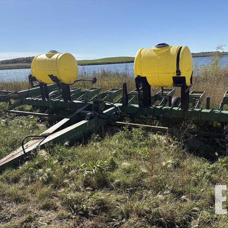 JOHN DEERE 7000