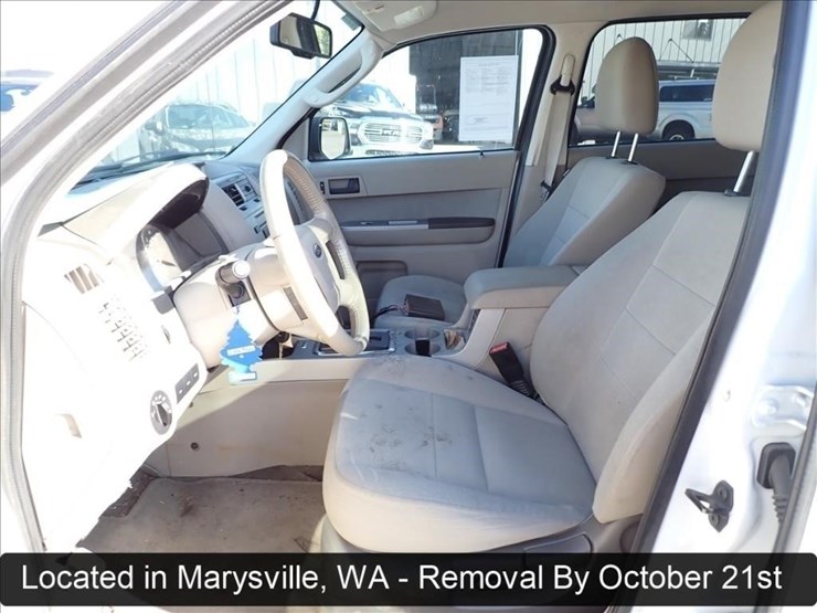 2010-ford-escape-image-13