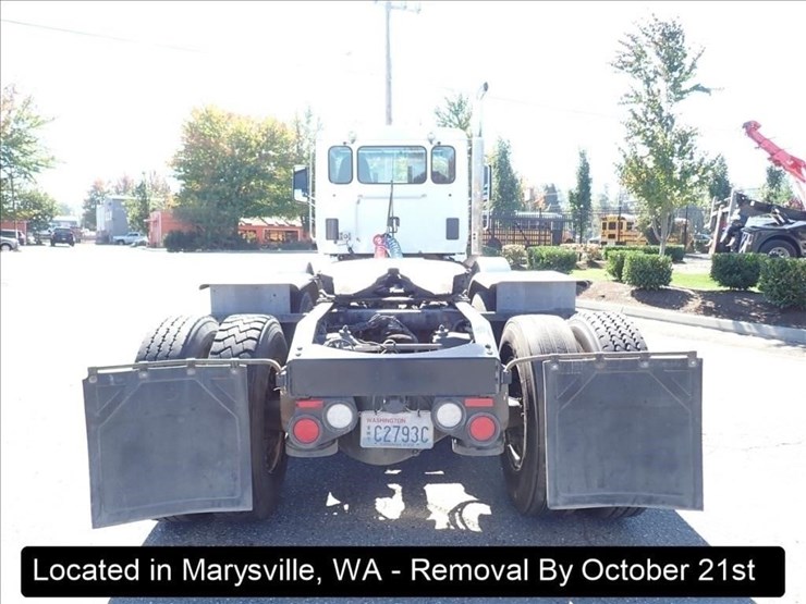 2019-peterbilt-567-image-34
