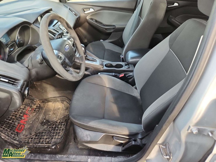 2012-ford-focus-se-image-13