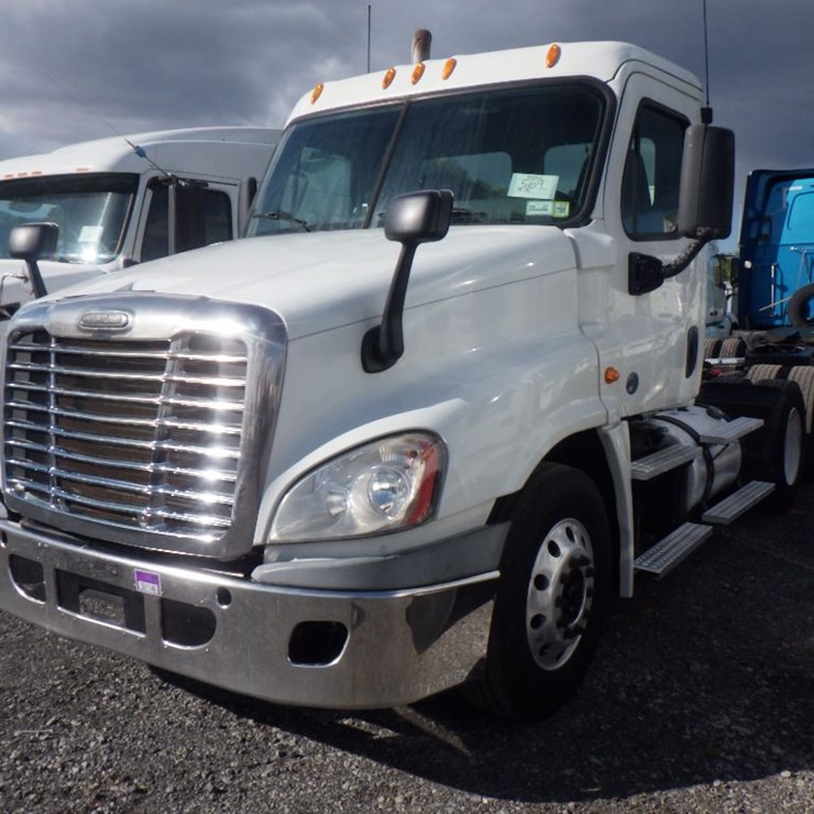2015 FREIGHTLINER CASCADIA 113