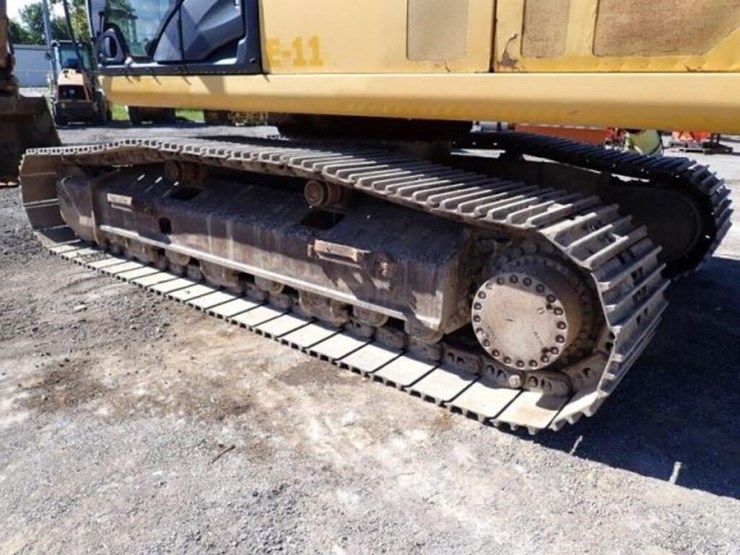 2014-deere-350g-lc-image-47