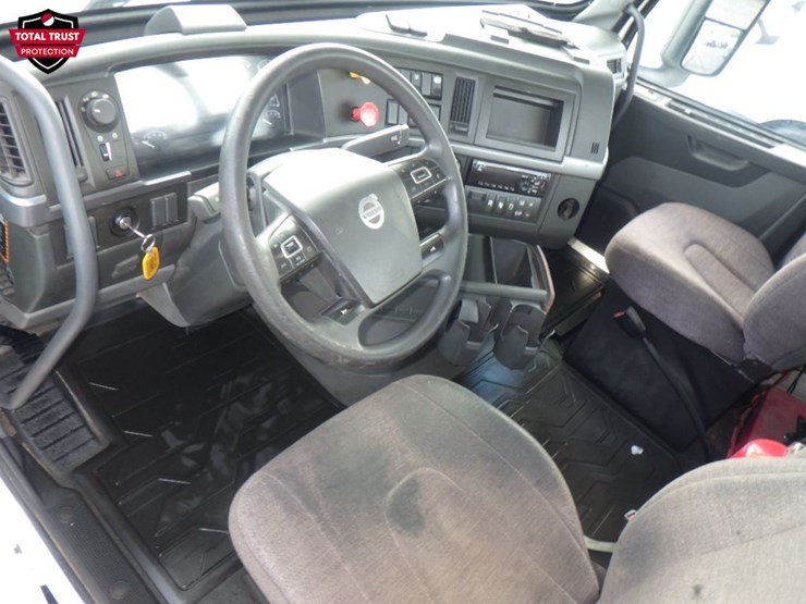 2019-volvo-vnr300-image-12