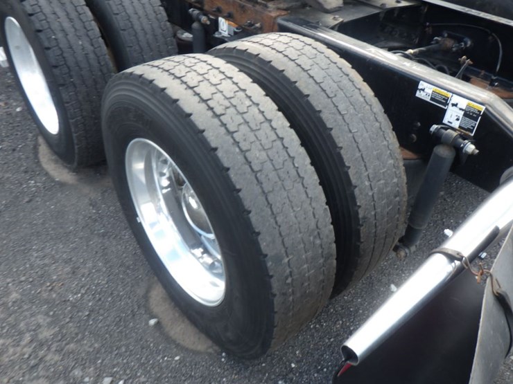 2018-peterbilt-579-image-13