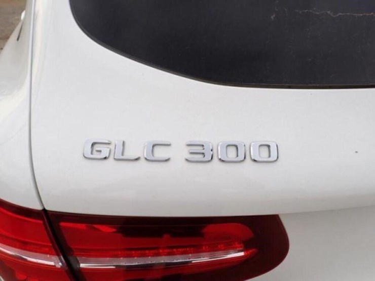 2018-mercedes-benz-glc300-image-45