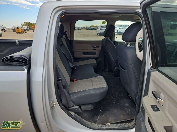 2012-dodge-1500-image-29