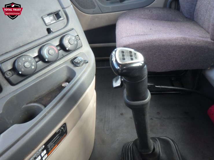 2020-freightliner-cascadia-125-image-13