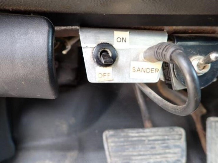 2005-gmc-sierra-3500-image-16