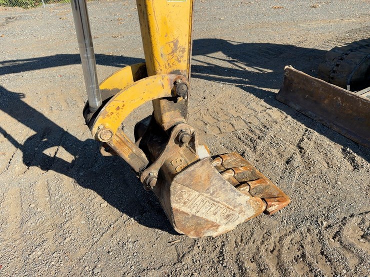 2014-caterpillar-305-image-12