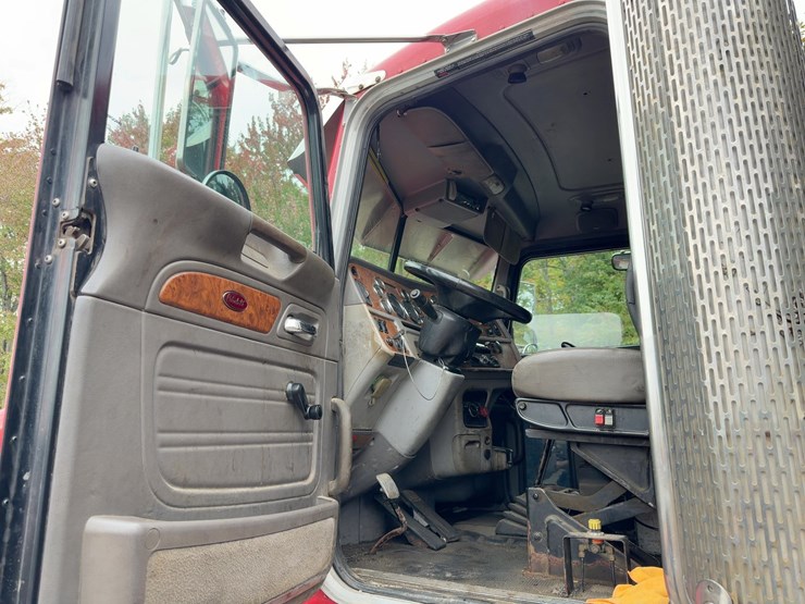 2008-peterbilt-367-image-29