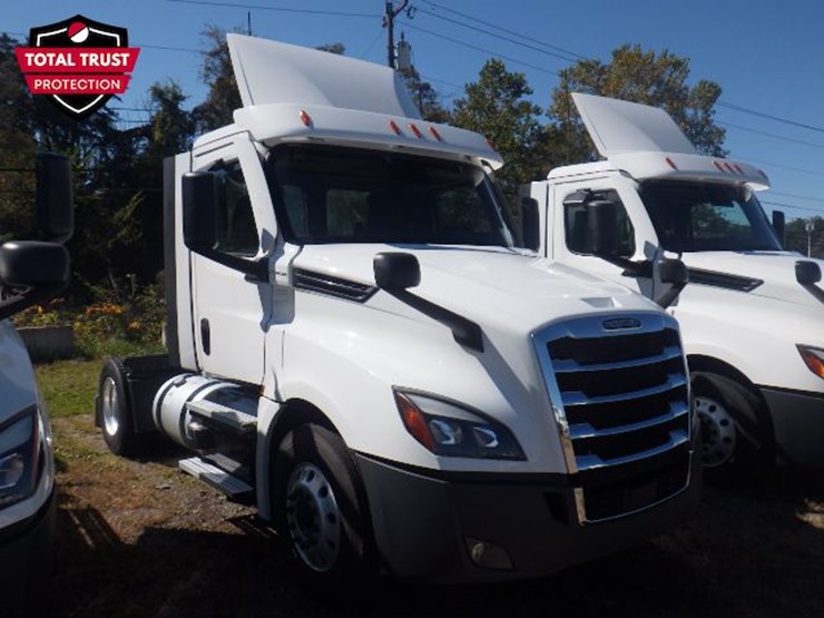 2022-freightliner-cascadia-126-image-3