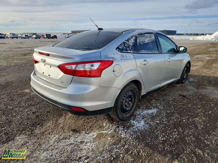 2012-ford-focus-se-image-4