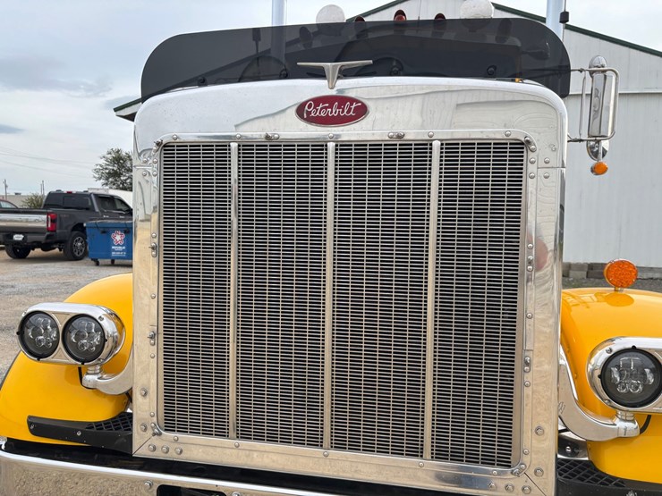 1982-peterbilt-359-image-21