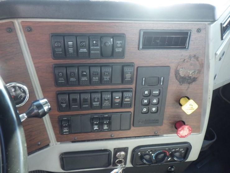 2017-western-star-4700sf-image-16