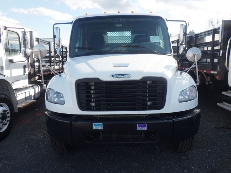 2020-freightliner-m2-106-image-2