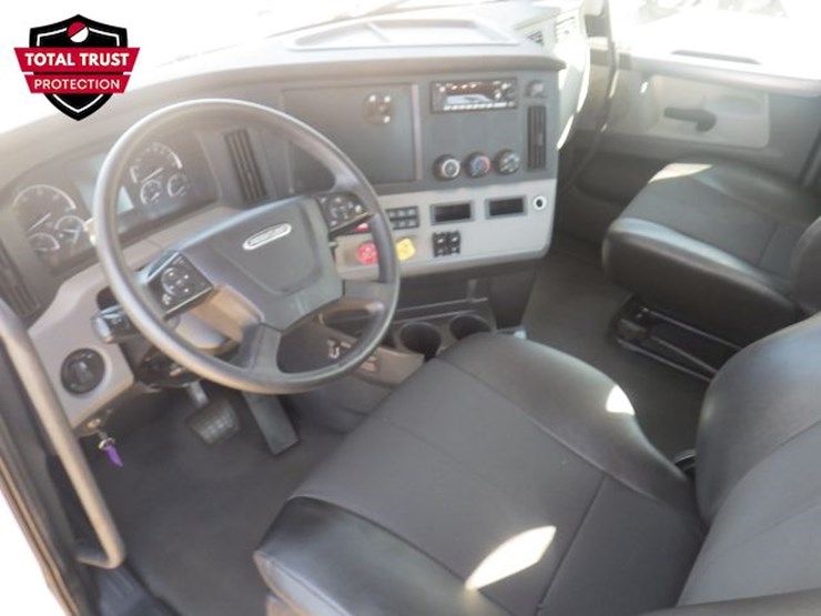 2022-freightliner-cascadia-126-image-14