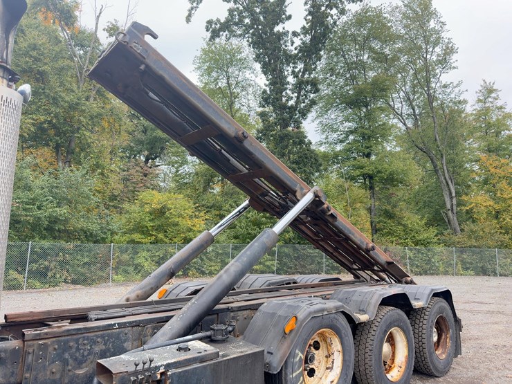 2004-peterbilt-357-image-26