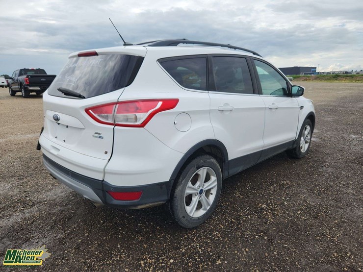 2015-ford-escape-se-image-4