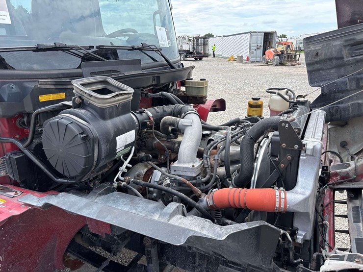 2014-hino-268-image-9