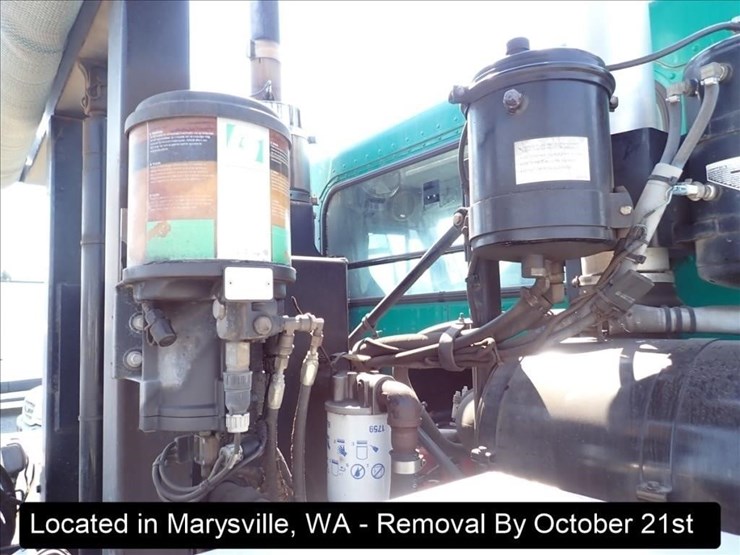 2016-peterbilt-320-image-8