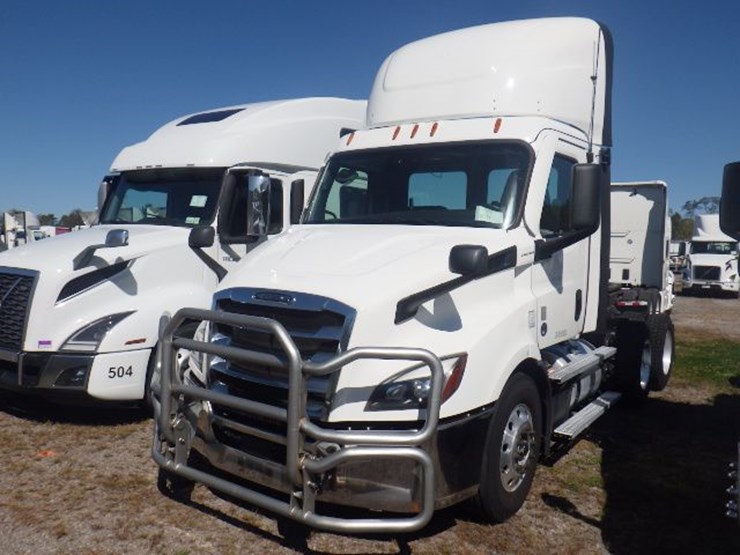 2021-freightliner-cascadia-116-image-1