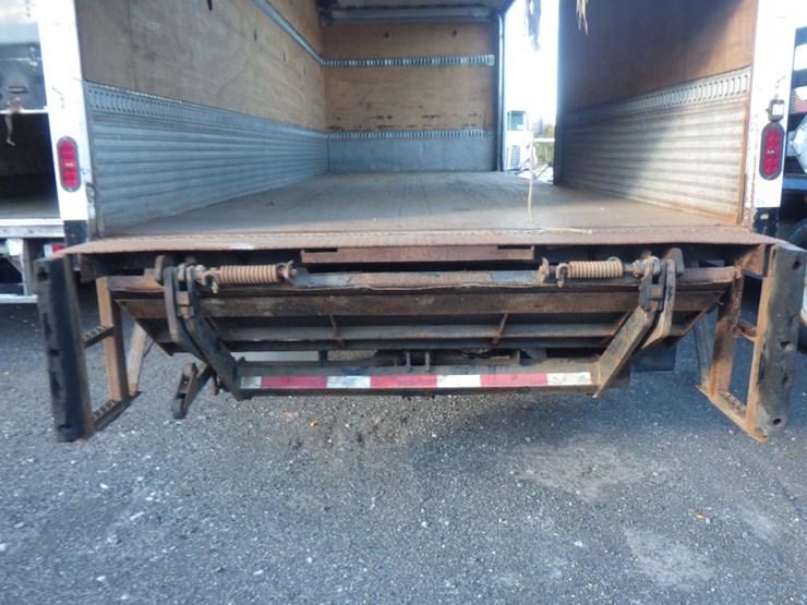 2018-hino-268-image-9