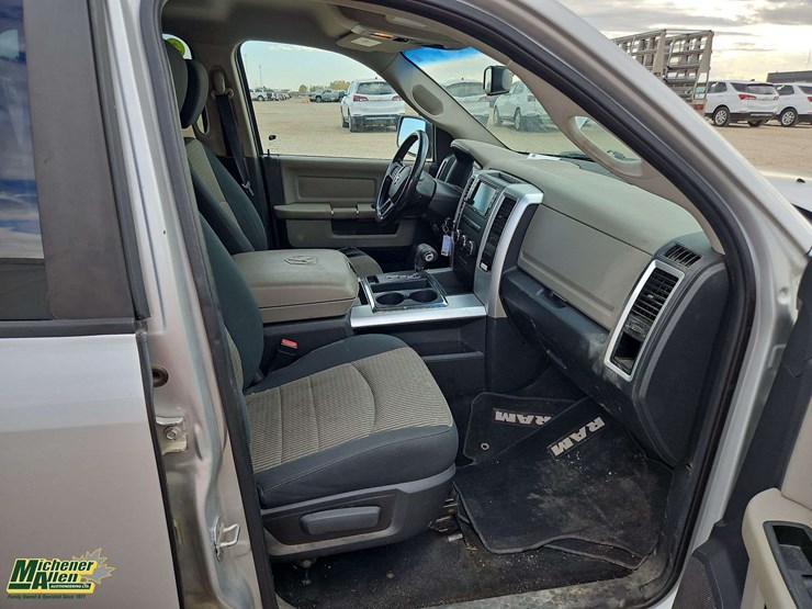 2012-dodge-1500-image-30