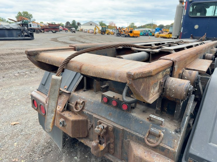 2004-peterbilt-357-image-25
