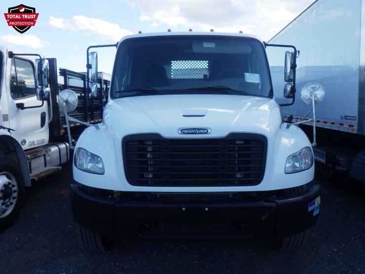 2020-freightliner-m2-106-image-2