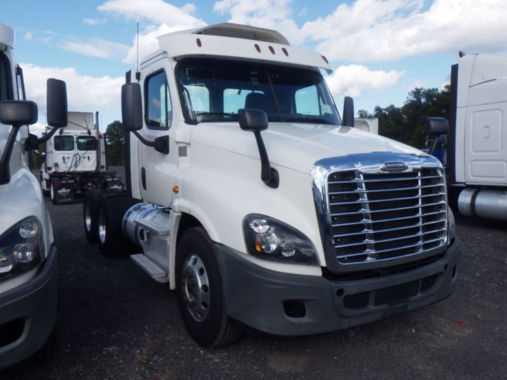 2018-freightliner-cascadia-125-image-3