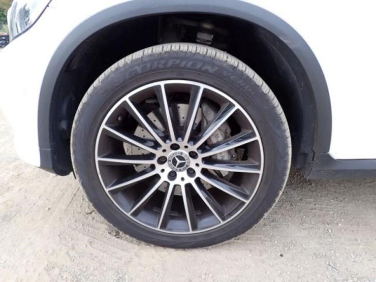 2018-mercedes-benz-glc300-image-40
