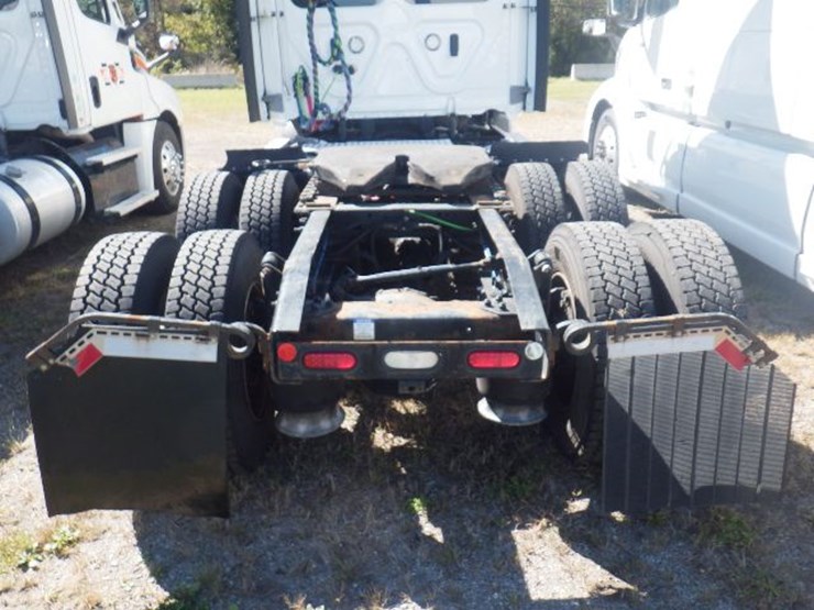 2021-freightliner-cascadia-116-image-9