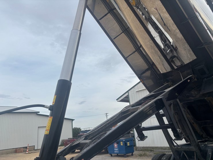 2025-axle-end-dump-image-46