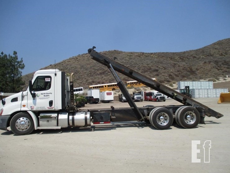 2012-freightliner-cascadia-113-image-14